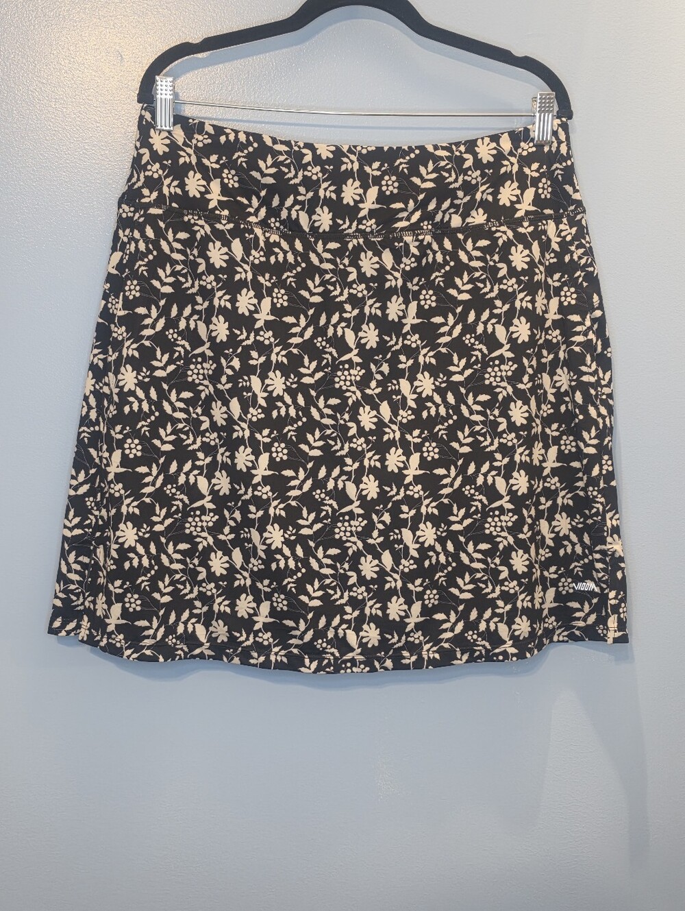 Viodia • Women's Knee Length Athletic Skort - Black Floral. NWOT. Sz XL.